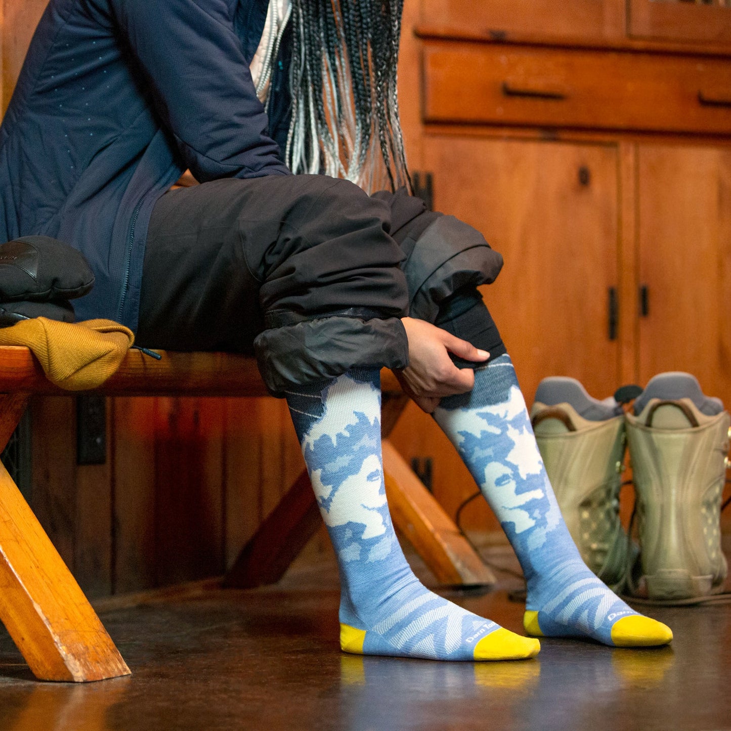 Darn Tough Women's Yeti Over-the-Calf Lightweight Ski & Snowboard Socks